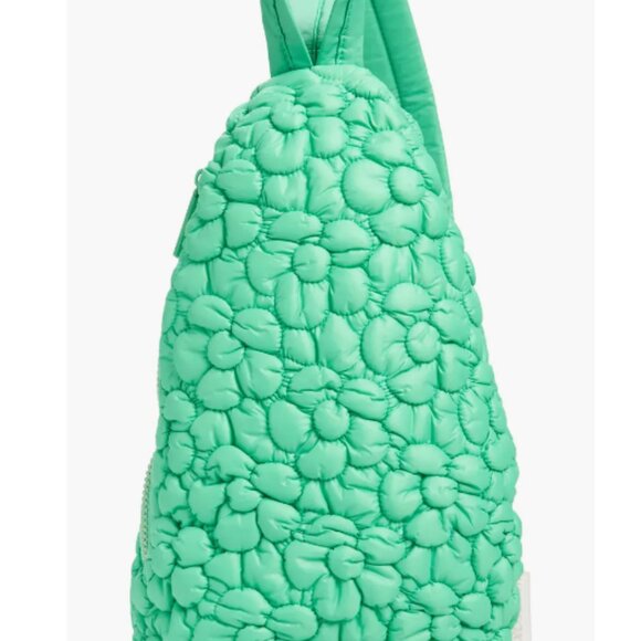 WILDFOX Blue Cloud Quilted Sling Pack flower flower puffer NWT backpack - Picture 7 of 11